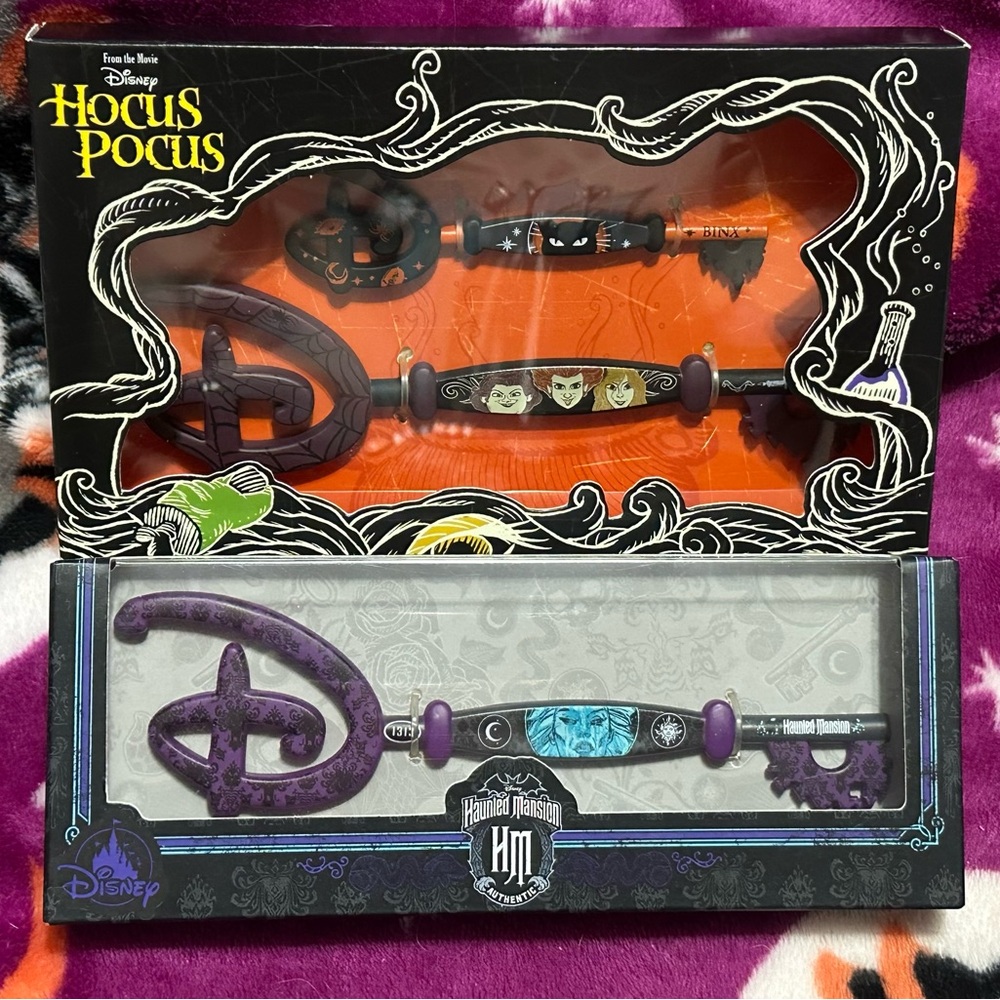 Haunted Mansion and two Hocus Pocus Keys